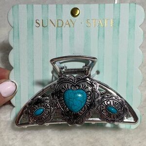 Sunday state reconstituted, turquoise metal hair, claw clip